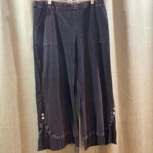 Jess and Jane Casual Cropped Pants in Deep Purple
